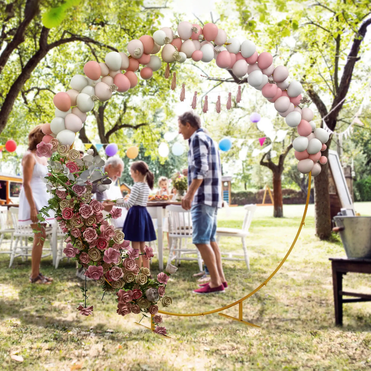 Outsunny 222cm Gold Tone Backdrop Stand, Round Metal Wedding Arch for Birthday Party, Bridal Shower, Graduation, Ceremony