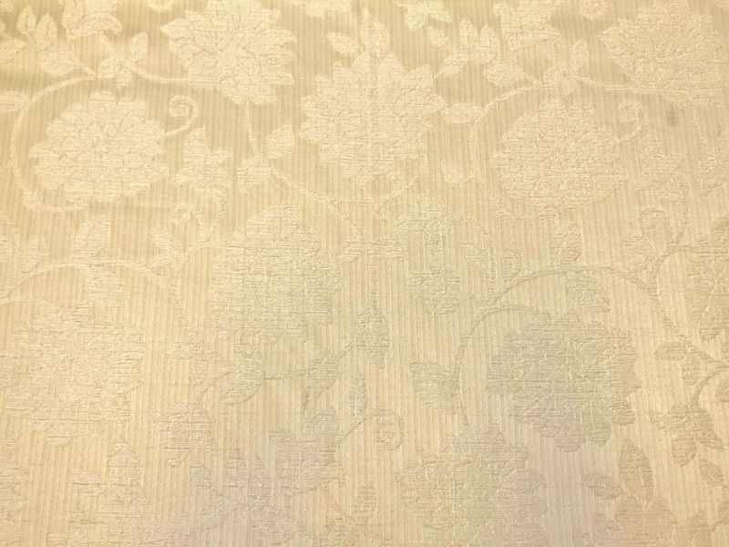 Woburn Floral Oyster / SR17074 (Per Metre)