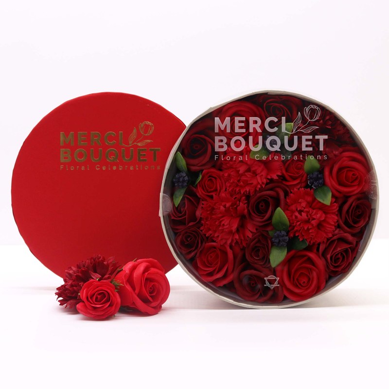 Round Box - Classic Red Roses