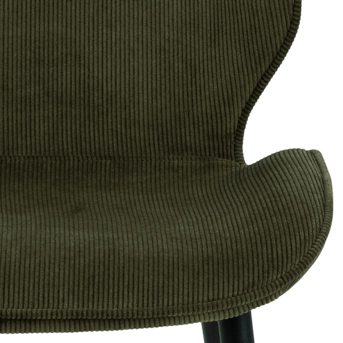 Nagano Round Dining Table in Oak includes 4 Femke Dining Chair in Olive Green