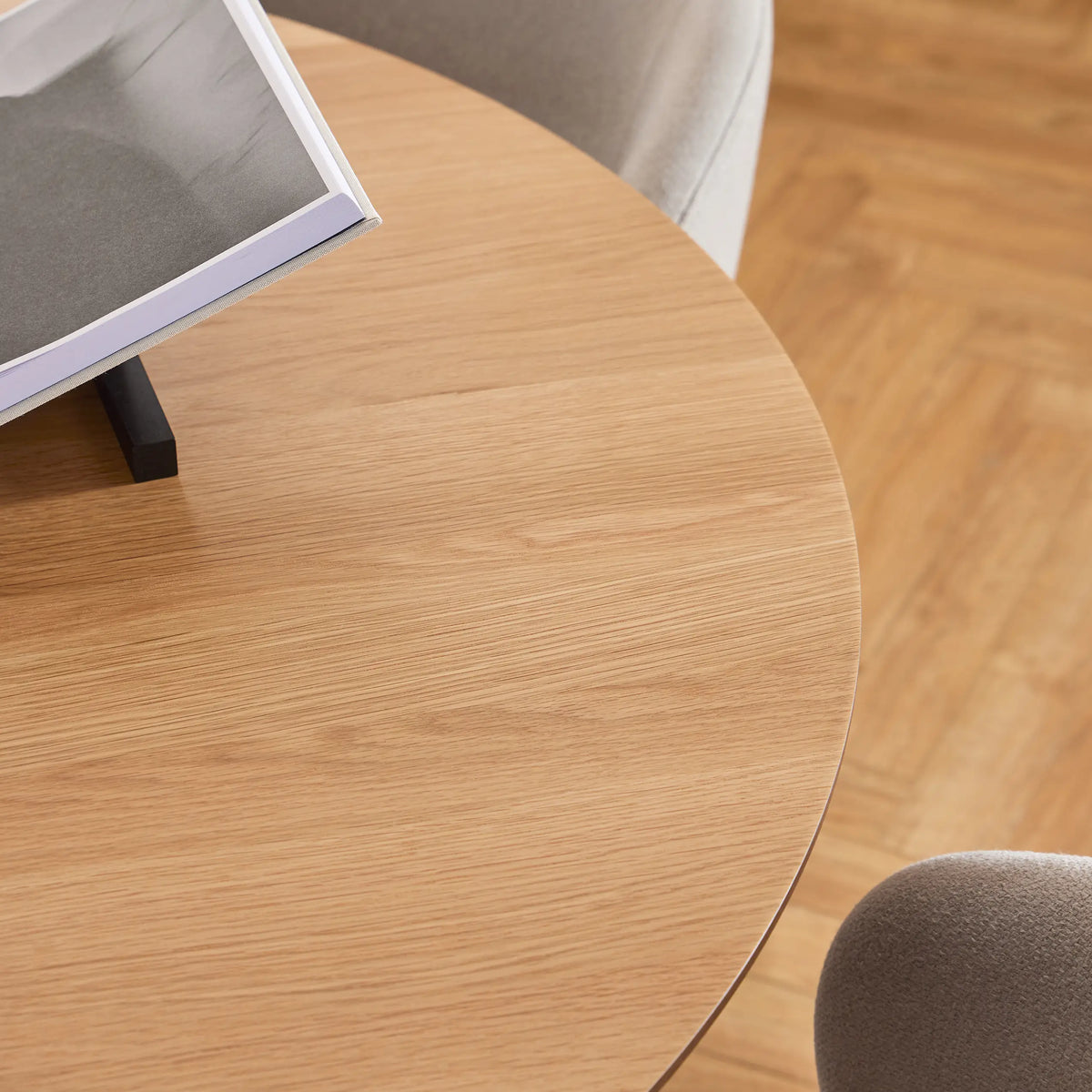 Soli Round Dining Table in Oak/Black 120x75cm Includes 4 Darlene Dining Chair with Armrest and Swivel Function in Grey
