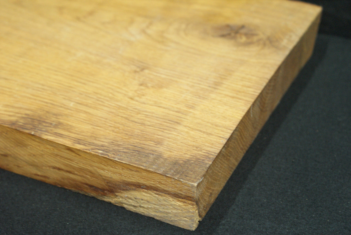 Oak Serving Board 460 L x 280 - 265 W x 40 D (mm)      (025)