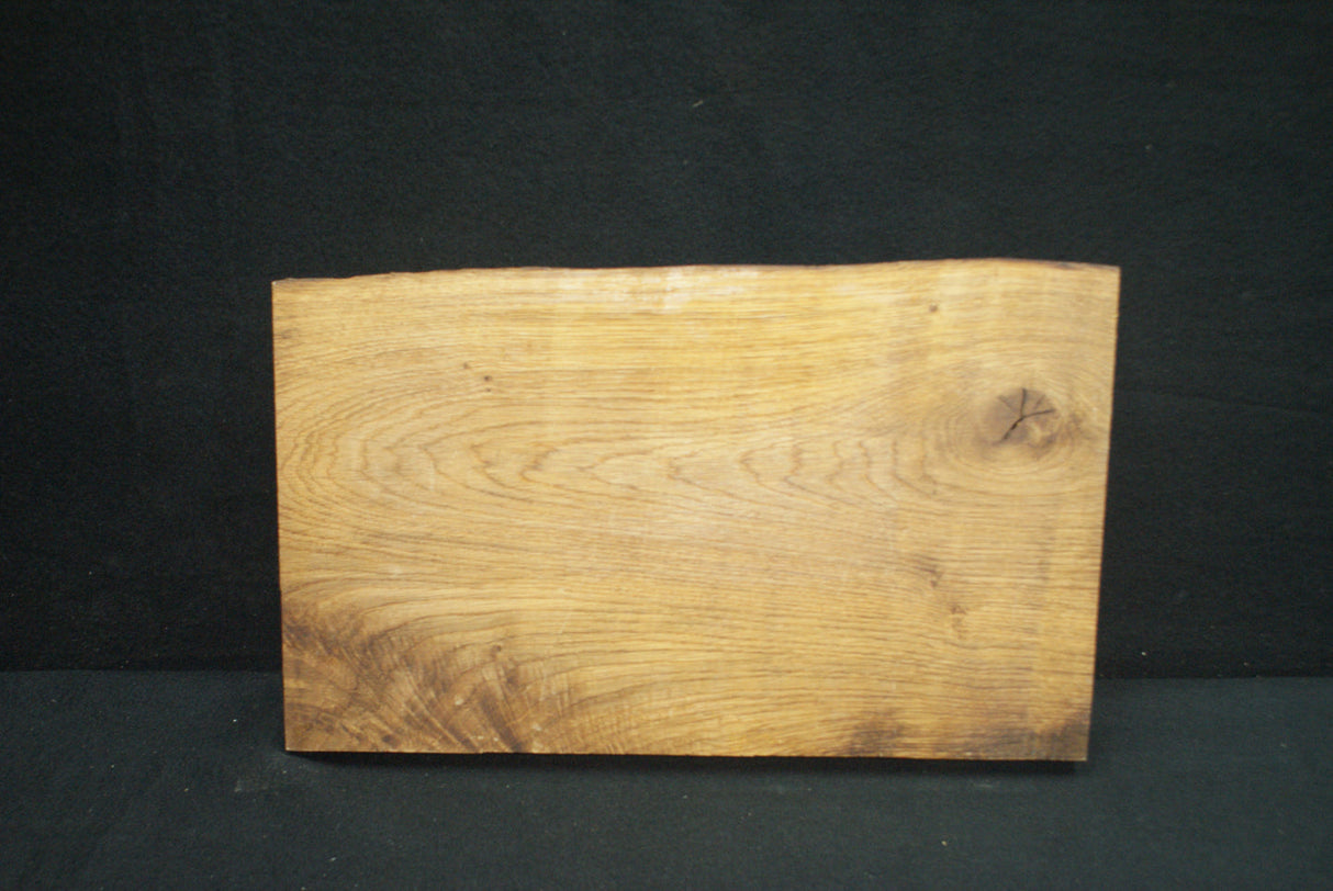 Oak Serving Board 460 L x 280 - 265 W x 40 D (mm)      (025)