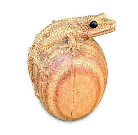 HANDCARVED GECKO ON EGG LARGE 13 CM