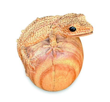 HANDCARVED GECKO ON EGG LARGE 13 CM