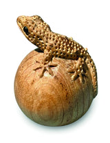 HANDCARVED GECKO ON EGG SMALL 10 CM