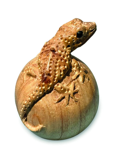 HANDCARVED GECKO ON EGG SMALL 10 CM