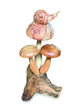 SNAIL ON MUSHROOM 17 CM