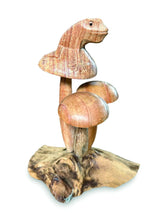 FROG ON MUSHROOM 17 CM