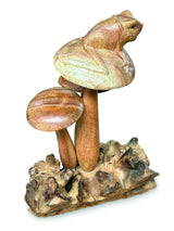 FROG ON MUSHROOM 17 CM