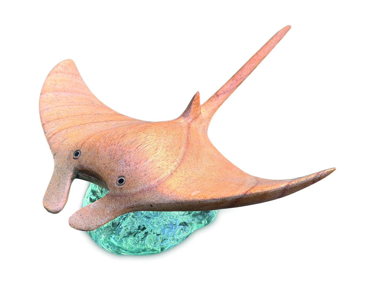 Manta Ray On Ocean Spray 18cm