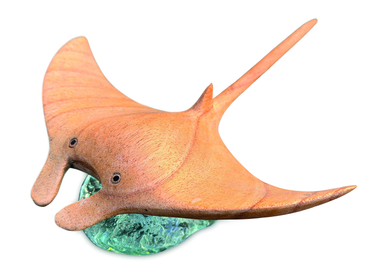 Manta Ray On Ocean Spray 18cm
