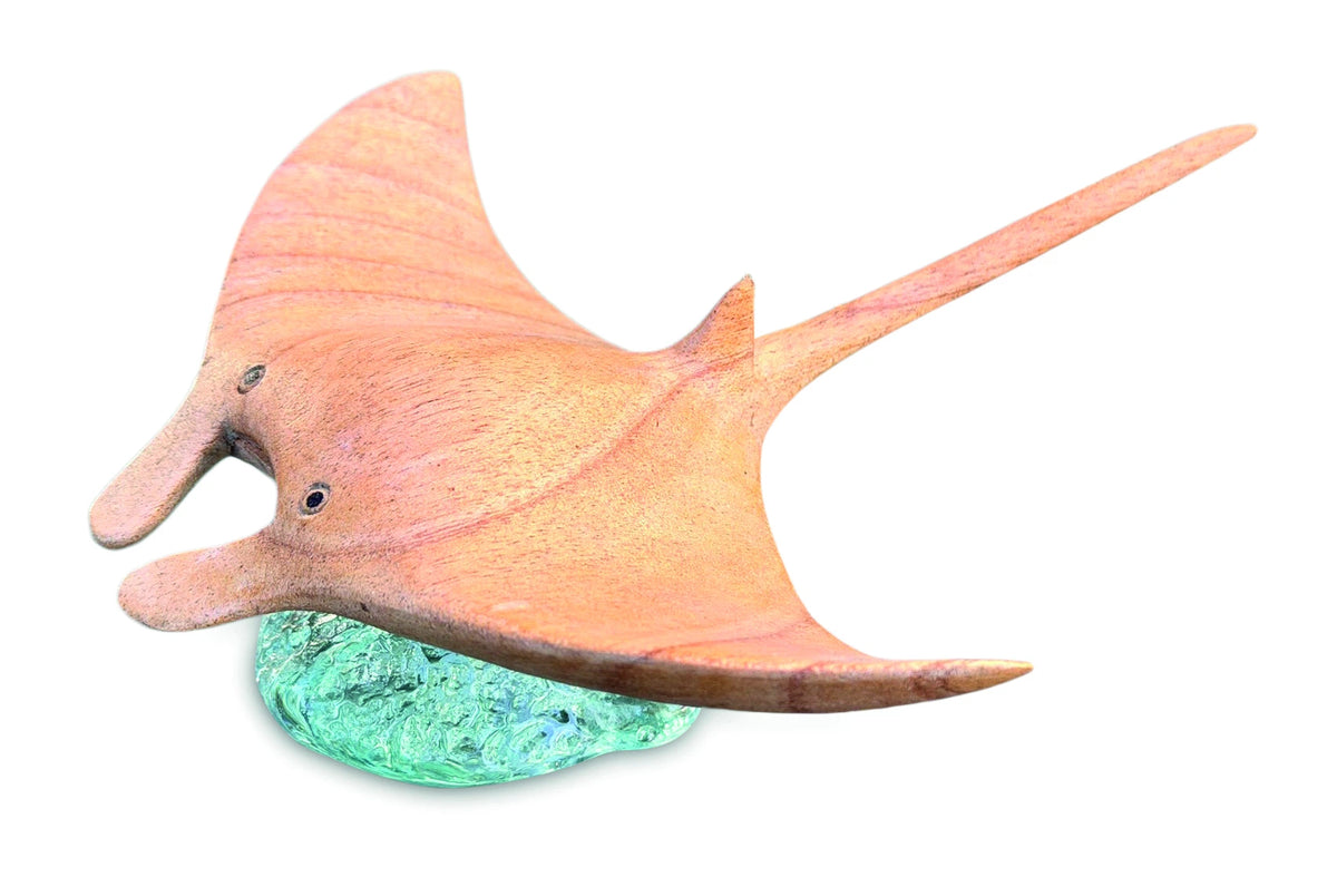 Manta Ray On Ocean Spray 18cm
