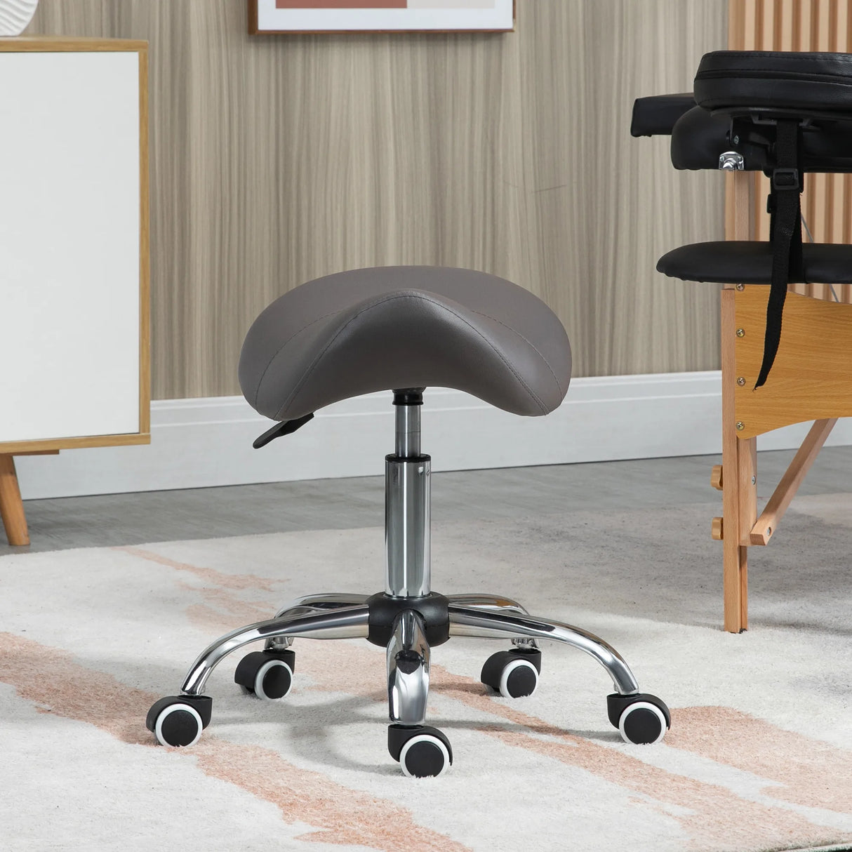 HOMCOM Cosmetic Stool 360 Rotate Height Adjustable Salon Massage Spa Chair Hydraulic Rolling Faux Leather Saddle Stool, Grey