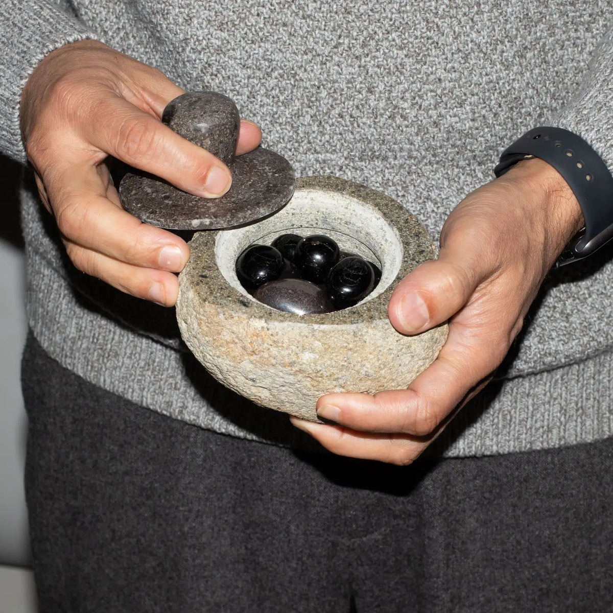 Natural Riverstone Grounding Pot -Medium (aprox 12x8cm)