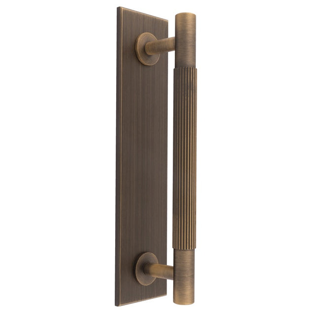 LINES PULL HANDLE ON BACKPLATE (160MM C/C) - ANTIQUE BRASS - SET