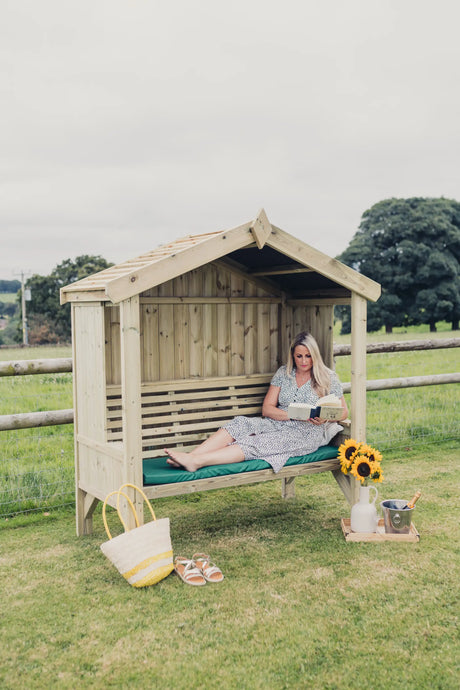 COTTAGE ARBOUR FULLY ENCLOSED SITS 3