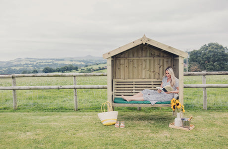 COTTAGE ARBOUR FULLY ENCLOSED SITS 3