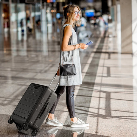 20 Inch Carry-on Luggage PC Hardside Suitcase TSA Lock with Front Pocket and USB Port-Black