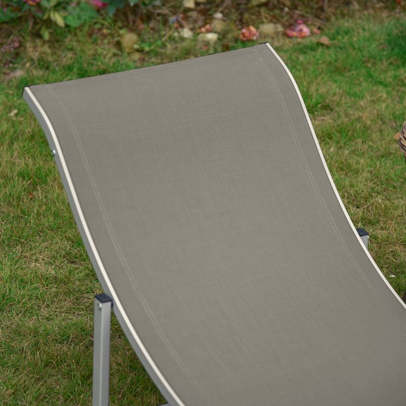 Outsunny Set of 2 S-shaped Foldable Lounge Chair Sun Lounger Reclining Outdoor Chair for Patio Beach Garden, Light Grey