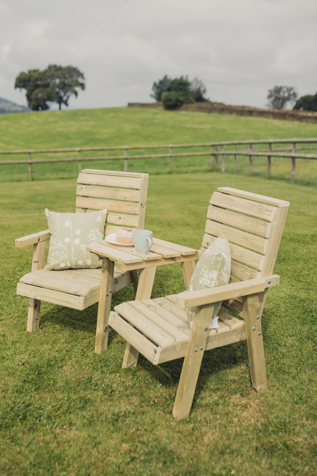 CLOVER LOVE SEATS WITH ANGLED TRAY