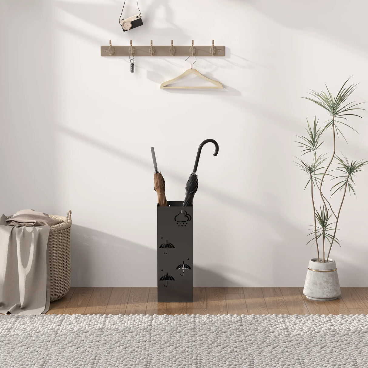 HOMCOM Metal Umbrella Stand, Square Umbrella Holder with Removable Drip Tray and 4 Hooks, Decorative Umbrella Storage Rack for Hallway, Entryway, 15.5 x 15.5 x 41 cm, Black