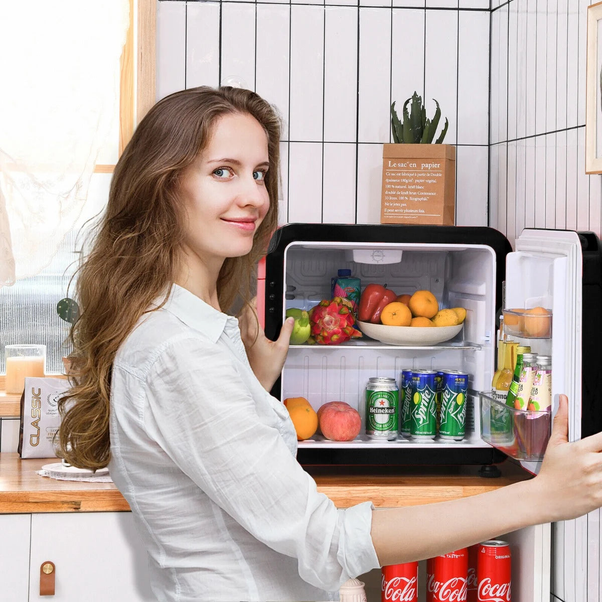 0~10C Compact Refrigerator with Reversible Door for Dorm Apartment-Black