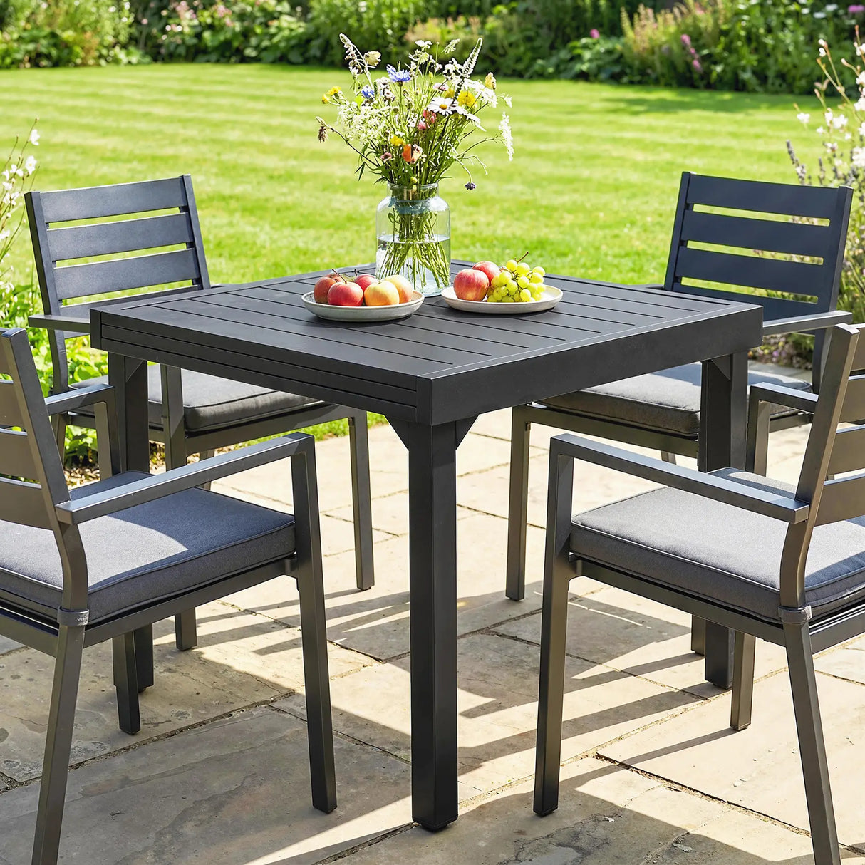 Outsunny Expandable Patio Dining Table for 4-6 People, 80-160 cm Aluminium Extendable Outdoor Patio Table with Slatted Top, Black