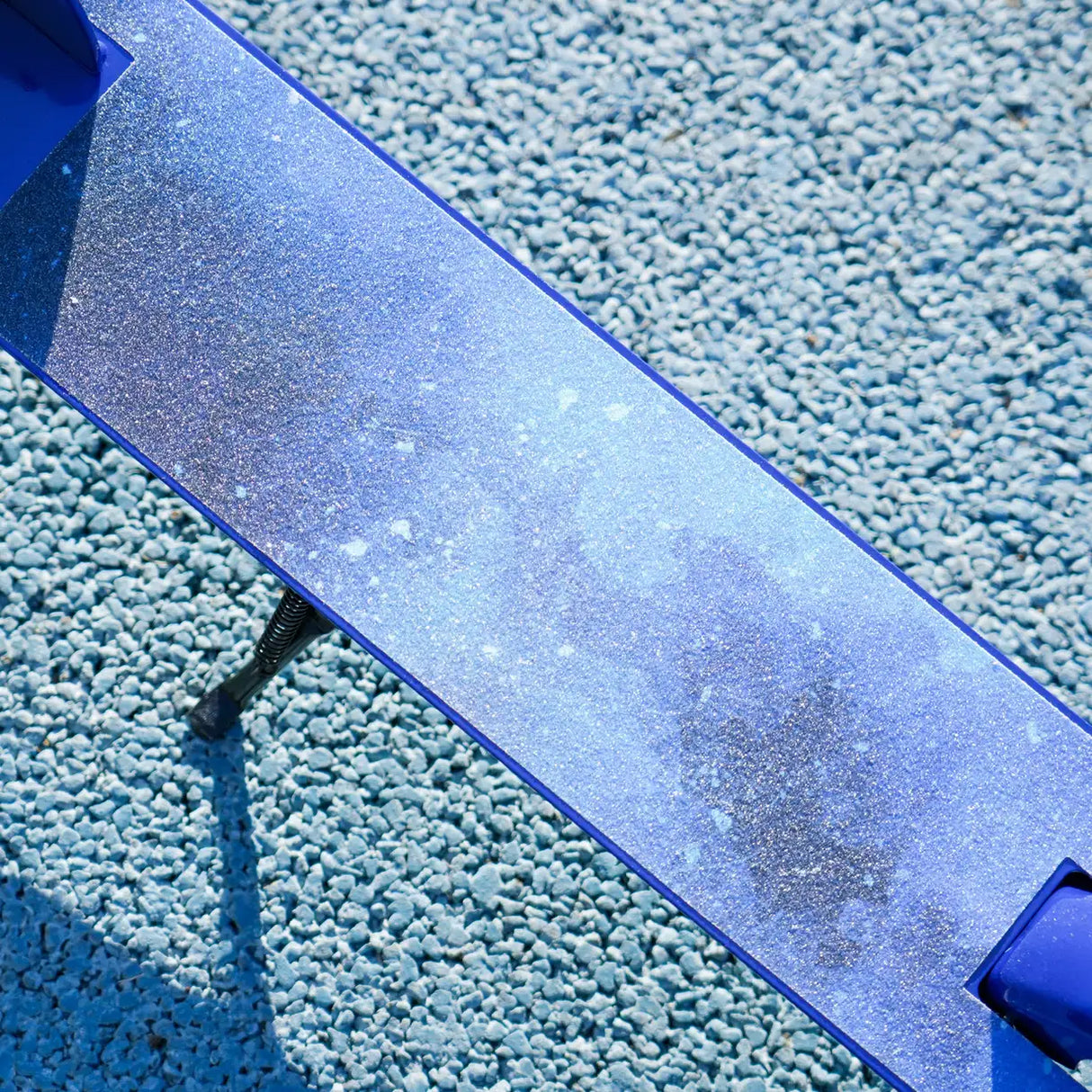 AIYAPLAY Scooter for Kids Aged 3-8 Years, with Adjustable Handle, Two Light Up Wheels, Handbrake, Rear Brake, Blue