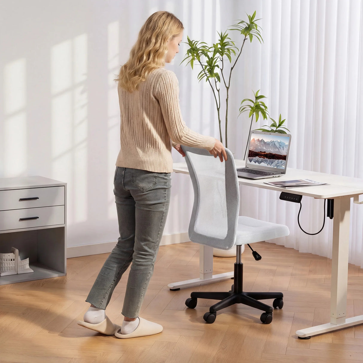 Vinsetto Mesh Office Chair Armless Swivel Executive Computer Desk Chair Adjustable Height Wheels White