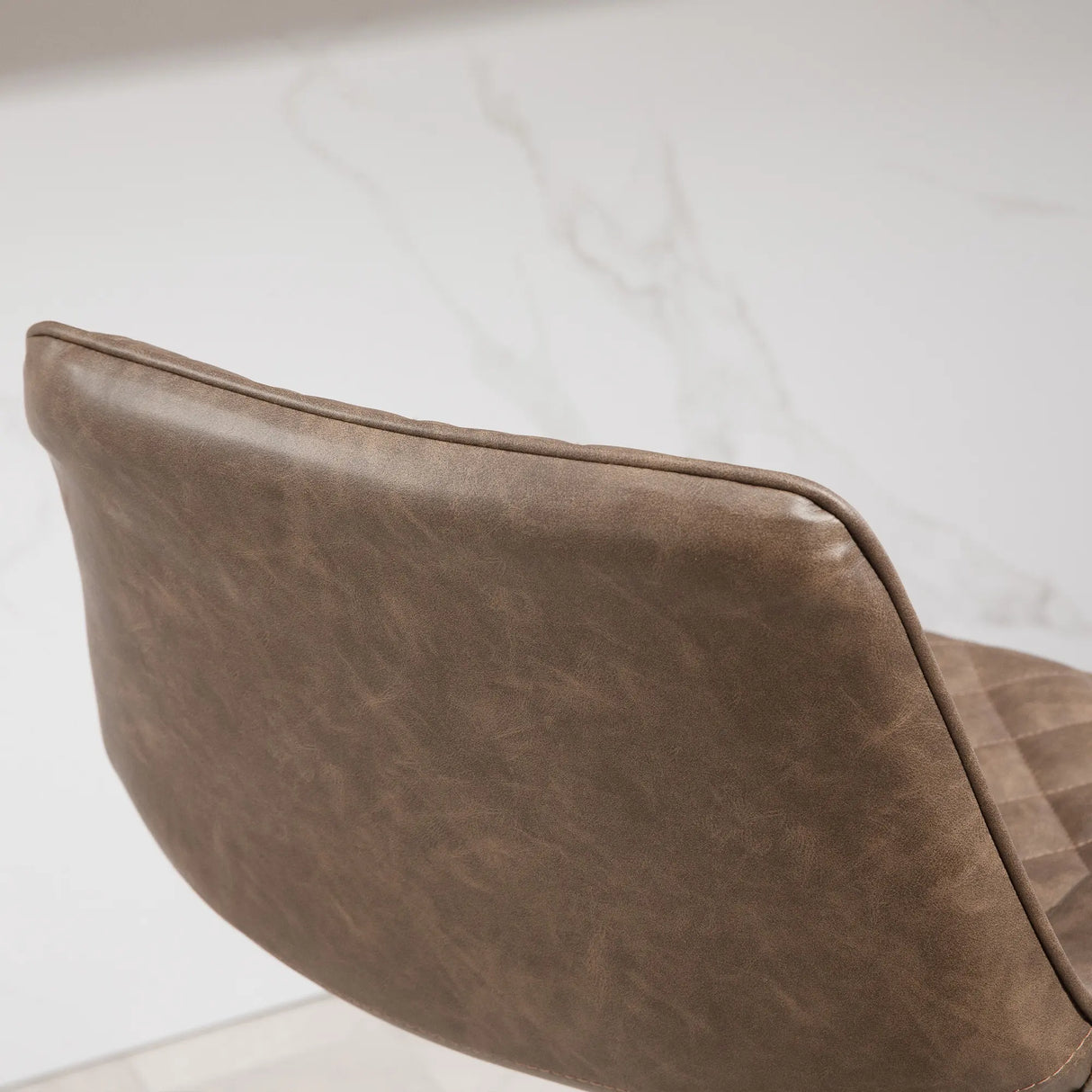 HOMCOM Bar Stools Set of 2, Retro Adjustable Kitchen Stool, Swivel PU Leather Upholstered Bar Chairs with Back, Footrest and Steel Base, Brown