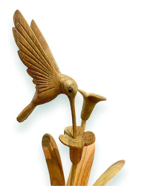 SINGLE HUMMINGBIRD DRINKING NECTAR