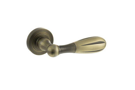Old English Cambridge Lever Door Handle on Round Rose - Matt Antique Brass - Set