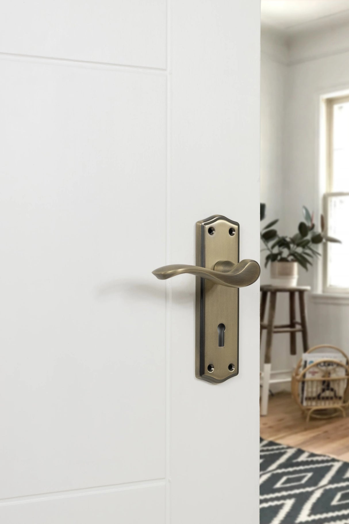 Old English Warwick Key Lever Door Handle on Backplate - Matt Antique Brass - Set