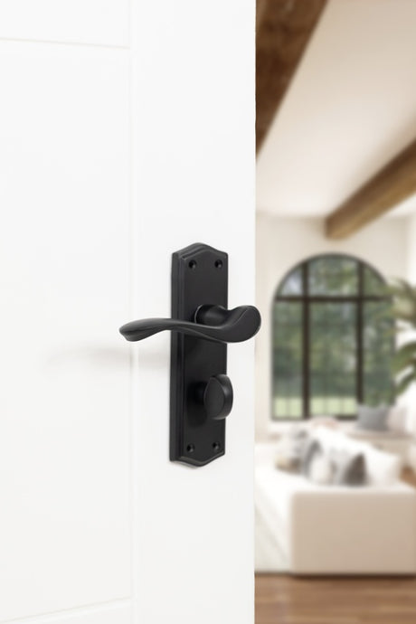 Old English Warwick WC Lever Door Handle on Backplate - Matt Black - Set