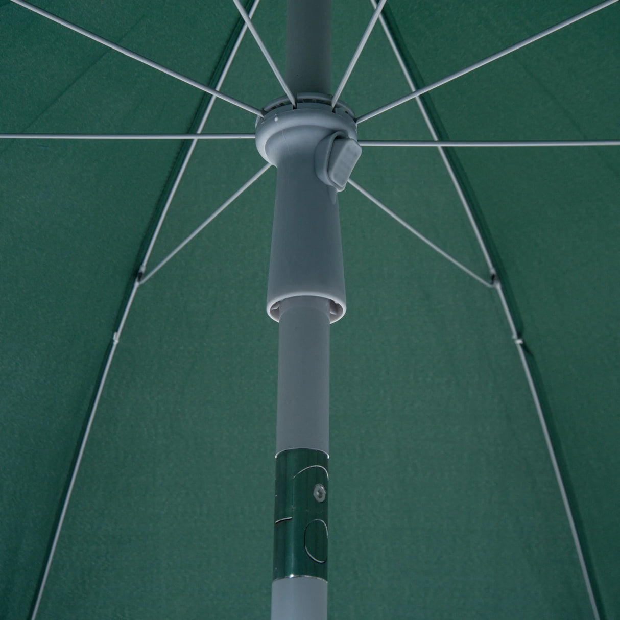 Outsunny 2.2m Beach Umbrella, Portable Parasol with Tilting Function, Outdoor Sunshade Shelter with 8 Ribs, Green