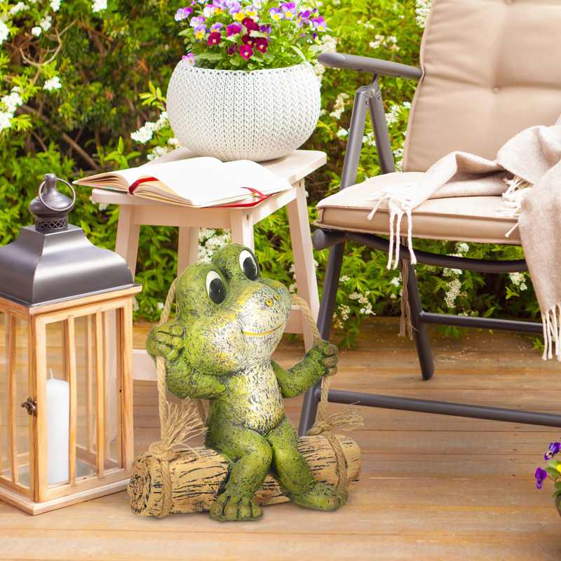 Outsunny Hanging Garden Statue, Vivid Frog on Swing Art Sculpture, Outdoor Ornament Home Decoration, Green