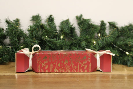 Cracker Gift-box with Winter Berry Candle-pots