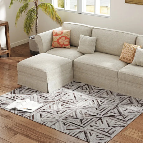 HOMCOM Modern Area Rug, Triangle Pattern Non-Slip Washable Rug, Chenille Floor Carpet for Living Room, Bedroom, Dining Room, Home Office, 170 x 120 cm, Brown