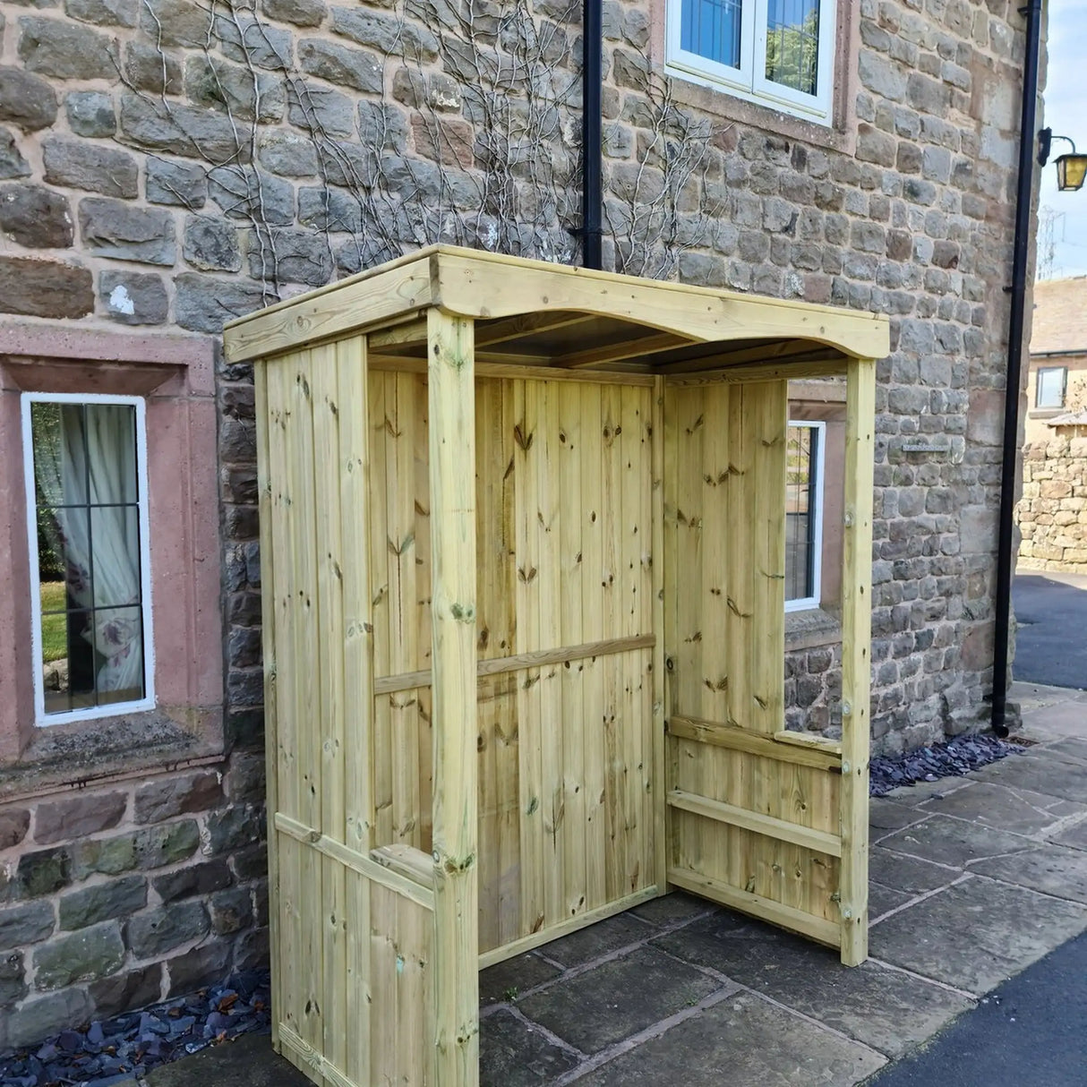 MEDIUM POLY SMOKING SHELTER