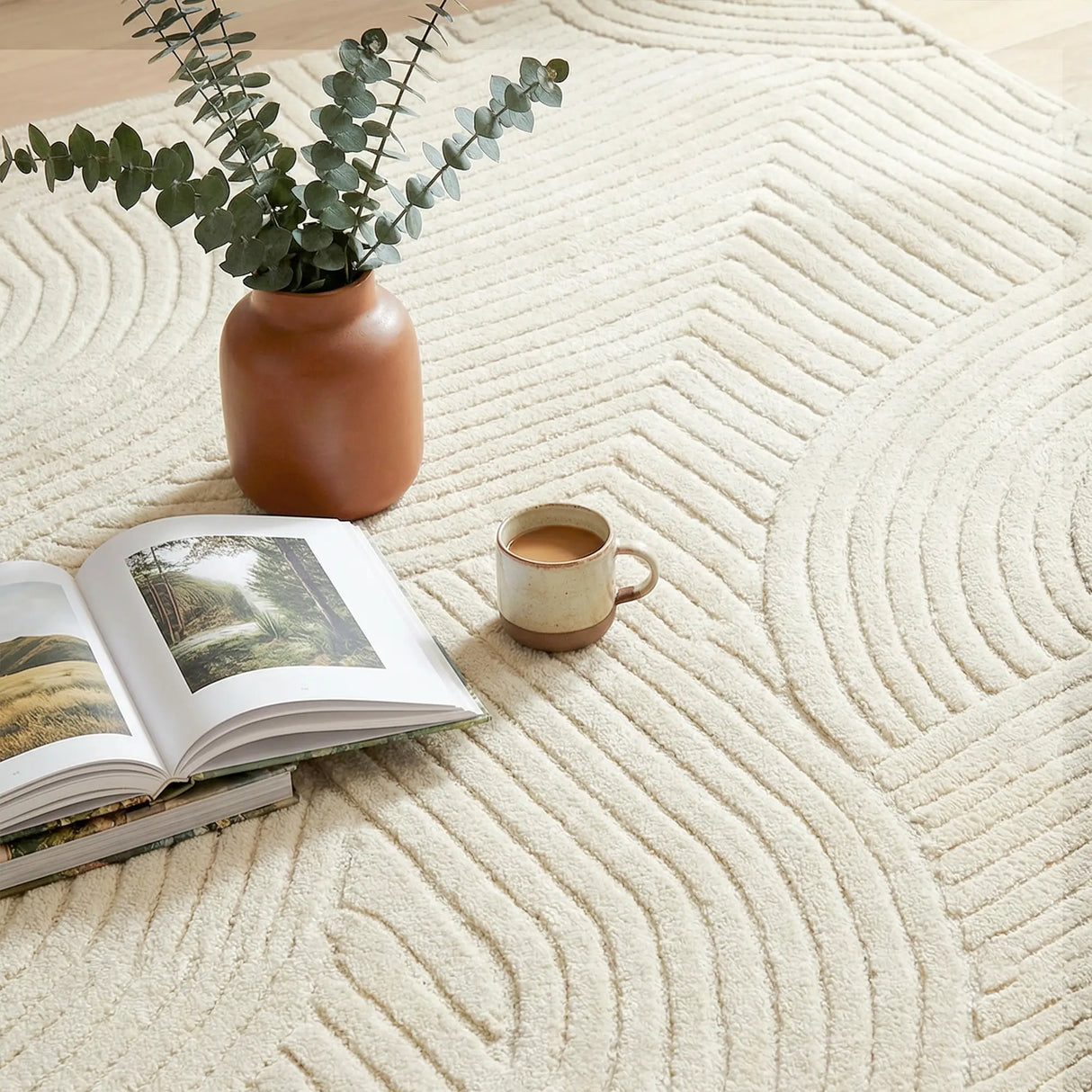 HOMCOM Modern Geometric Rug, Thick Plush, Non-Slip, 200 x 140 cm  Cream, Living Room/Bedroom/Office