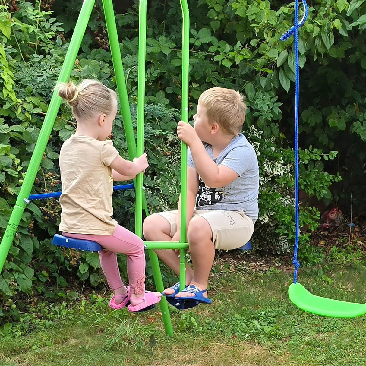 Outsunny Metal Garden Swing Set Height Adjustable Children Outdoor Backyard Play Set for Toddlers Over 3 Years Old, Green