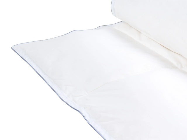 Light Warm Duvet White Duck Feathers and Down 150 x 200 cm 6 TOG Luxury Natural Fill Spring Summer Beliani