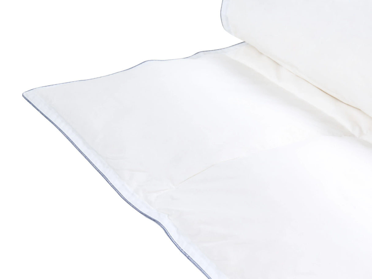 Light Warm Duvet White Duck Feathers and Down 200 x 200 cm 6 TOG Luxury Natural Fill Spring Summer Beliani