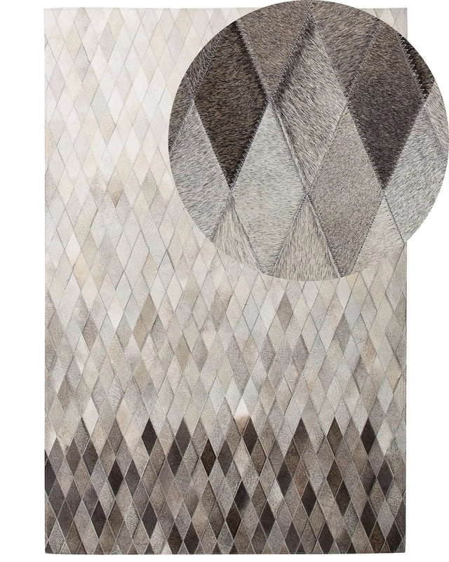 Rug White and Grey Leather 140 x 200 cm Modern Patchwork Handcrafted Beliani