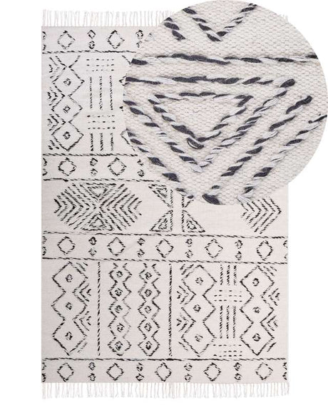 Wool Area Rug Off-White and Black Aztec Pattern 140 x 200 cm  cm Low Pile Modern Vintage Beliani