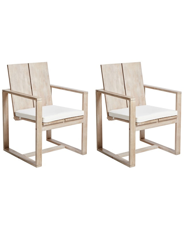 Set of 2 Garden Chairs Light Acacia Wood Outdoor with Armrests Rustic Mediterranean Style Beliani