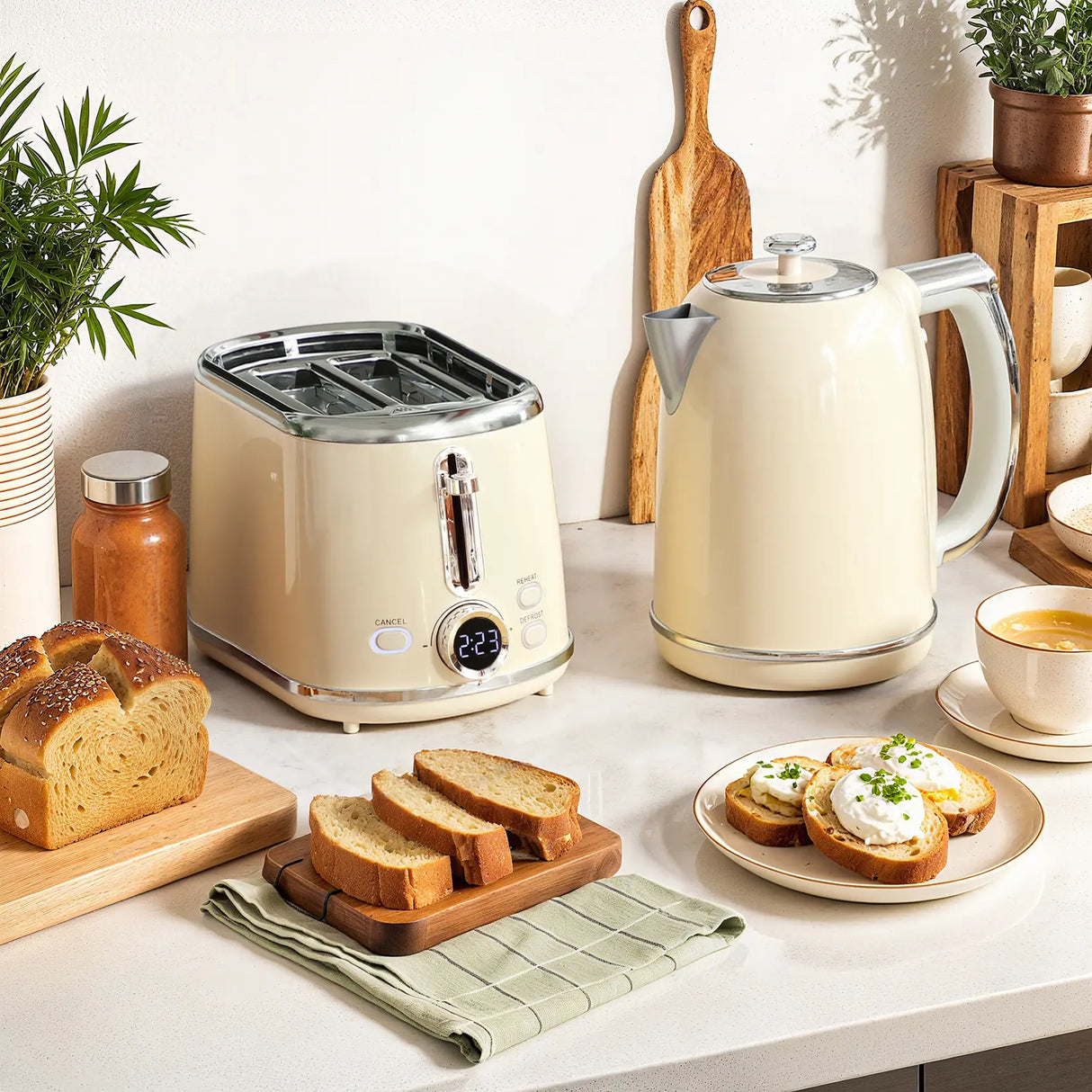 HOMCOM Polished Retro 40-100C Kettle and Toaster Set - Cream