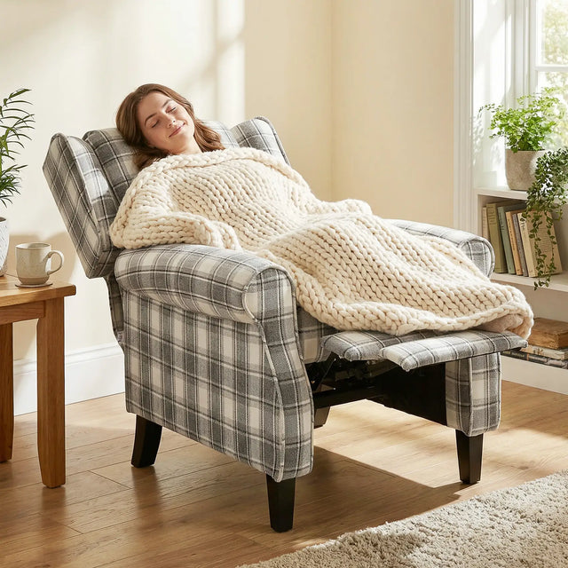 HOMCOM 160 Reclining Armchair, with Footrest - Grey and White