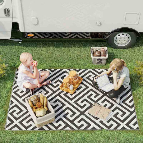 Outsunny 121 x 182 cm(4x6ft) Outdoor Rug Reversible Mat Plastic Straw Rug Portable RV Camping Mat for Garden Deck Picnic Indoor, Black & White